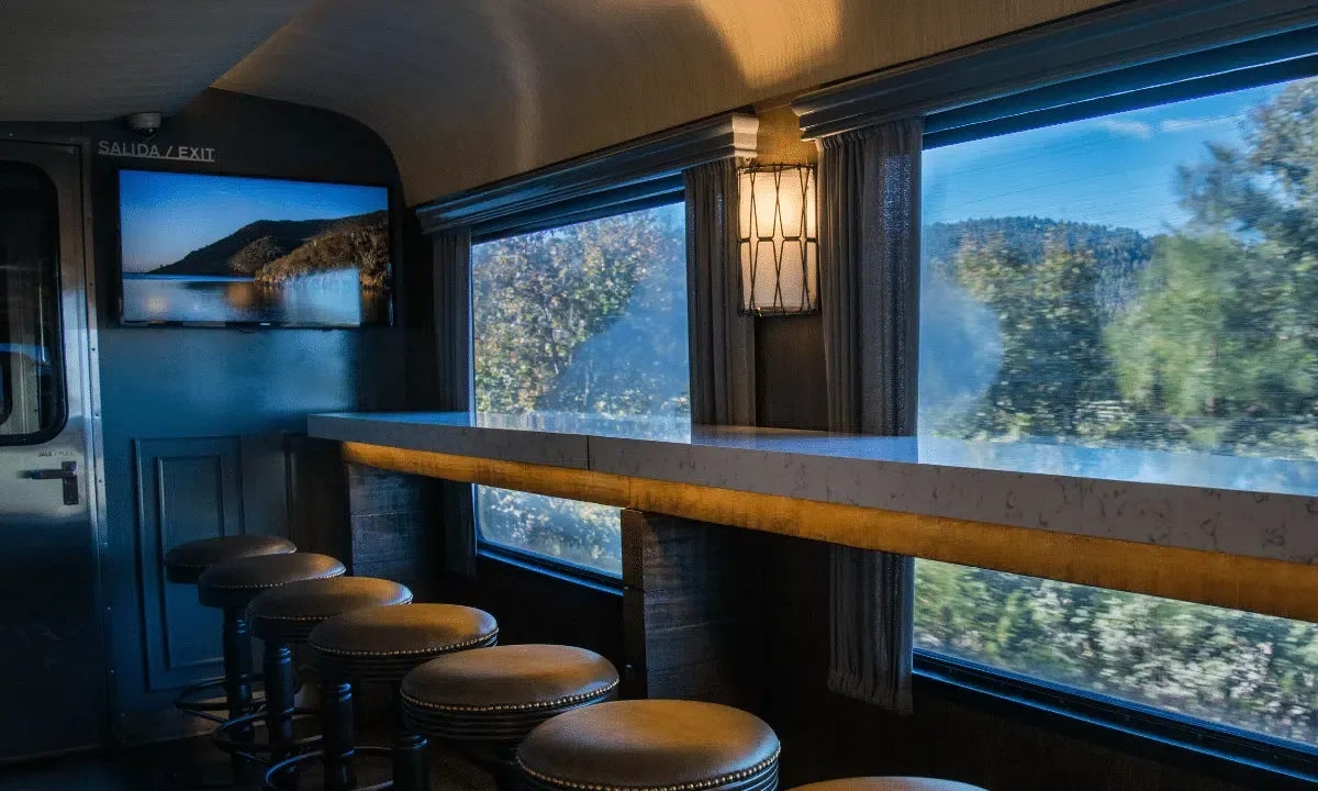 Chepe Express — vagón bar y terraza